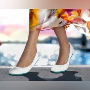 TIEKS  Women's Size 10 White Patent Leather Ballet Foldable Flats